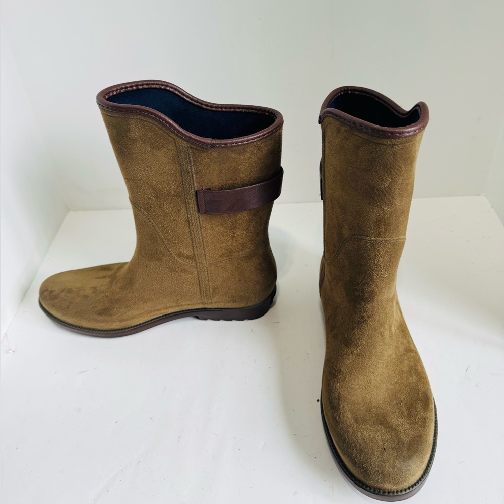 Charleston Shoe Co. Women's Legare Rain Boot. Size 9 - Picture 2 of 12